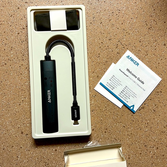 Anker Hub, 5-in-1 adapter w/ 4K USB C to HDMI, Ethernet Port, 3 USB 3.0 ports - Picture 2 of 10